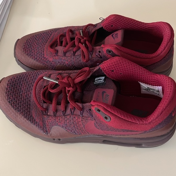 Gently used Nike defenders - Picture 3 of 7